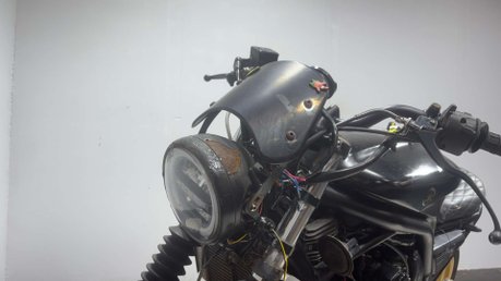 Yamaha FZS FAZER 1999 CUSTOM BUILD PROJECT BIKE 600CC SCRAMBLER 16