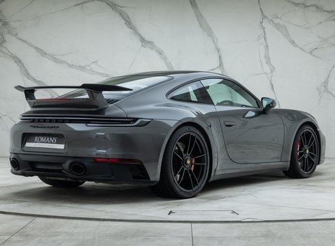 Porsche 911 Carrera 4 GTS (992) 6