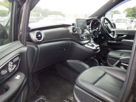 Mercedes-Benz V Class 2.2 V220d AMG Line MPV 5dr Diesel G-Tronic+ Euro 6 (s/s) 7 Seat (163 ps) 9
