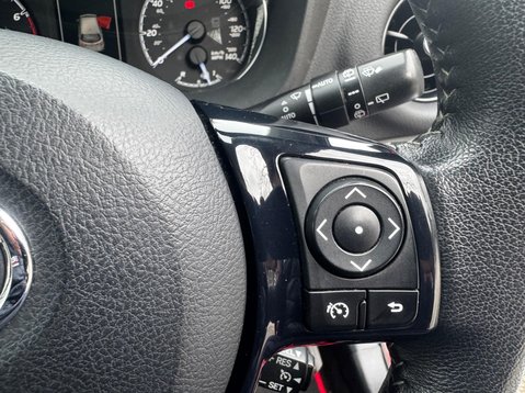 Toyota Yaris VVT-I DESIGN 44