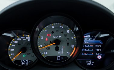 Porsche Cayman GT4 718 18