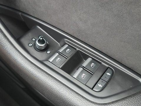Audi A4 AVANT TDI S LINE 26