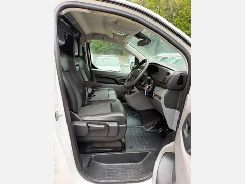 Peugeot Expert 2.0 BlueHDi 1400 Professional Plus Standard Panel Van 6dr Diesel Manual MWB 27