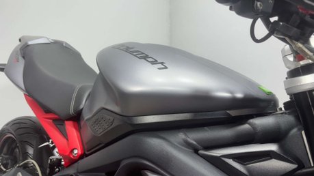 Triumph Street Triple R 2014 ONLY 15K NEW MOT ARROW EXHAUST VERY CLEAN NAKED 9