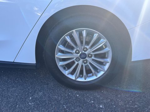 Ford Focus 1.0T EcoBoost Titanium Euro 6 (s/s) 5dr 11