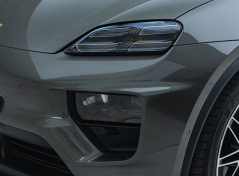 Porsche Macan 4 Electric 34