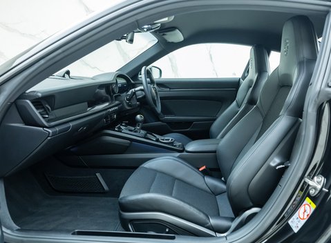 Porsche 911 GT3 Touring (992) 18