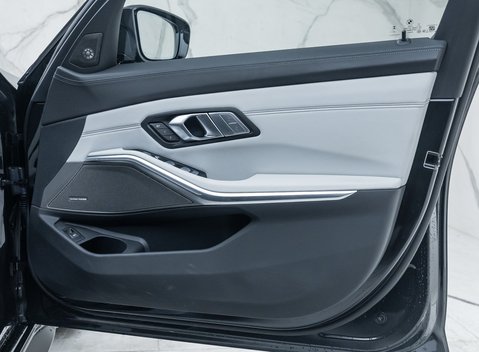 BMW M3 COMPETITION M XDRIVE TOURING 23