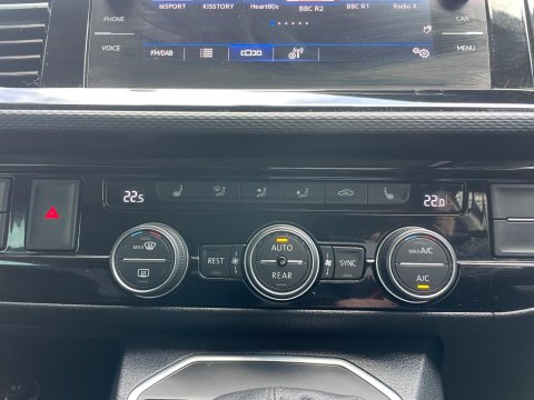 Volkswagen Caravelle 2.0 TDI Executive MPV 5dr Diesel DSG Euro 6 (s/s) (150 ps) 41