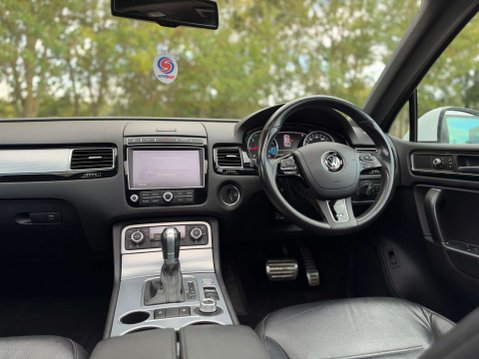 Volkswagen Touareg 3.0 Touareg V6 R-Line TDI BlueMotion Technology Auto 4WD 5dr 19