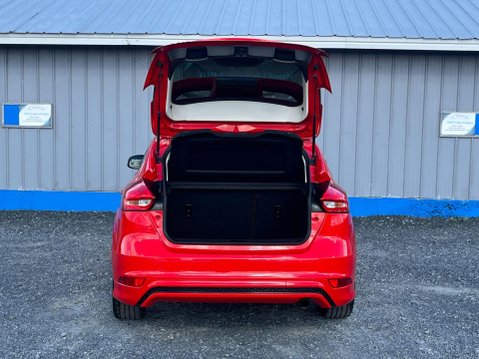 Ford Focus 1.5T EcoBoost Zetec S Red Edition Euro 6 (s/s) 5dr 9