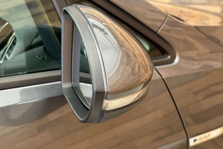 Volkswagen Golf 35.8kWh e-Golf Hatchback 5dr Electric Auto (136 ps) 64