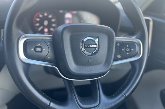 Volvo XC40 2.0 T4 INSCRIPTION PRO AUTO PETROL 42