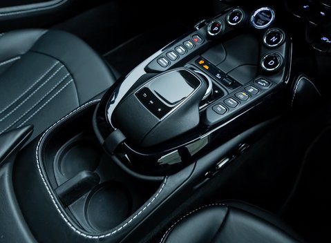 Aston Martin Vantage 19