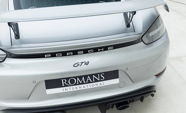 Porsche 718 Cayman GT4 22