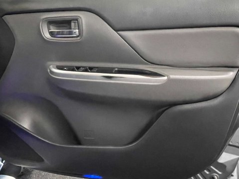 Mitsubishi L200 2.4 L200 Barbarian DI-D 4WD 9