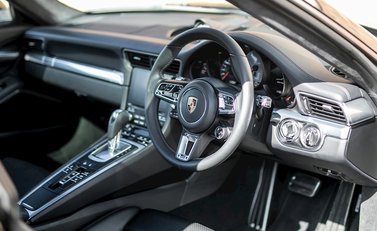 Porsche 911 (991.2) Carrera 4S 11