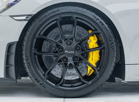 Porsche Cayman GT4 718 13