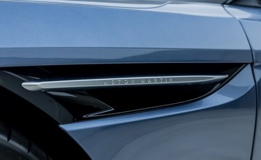 Aston Martin DB12 VOLANTE 37