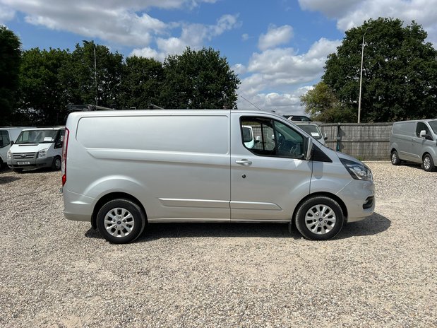 Ford Transit Custom SWB L1H1 Low Roof Limited 300 Air Con Alloys Sensors EURO 6 NO VAT 5