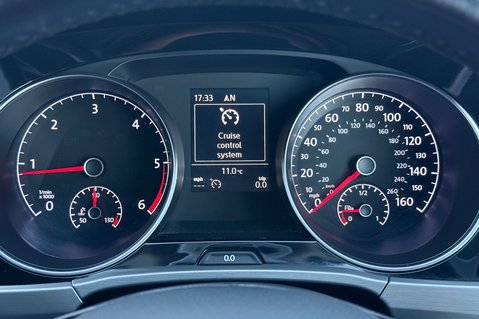 Volkswagen Touran SE TDI BMT -APPLE CAR PLAY-£35 ROAD TAX -9 SERVICES -PARK PILOT-240V SOCKET 35