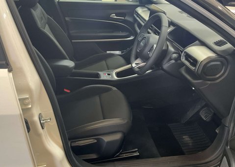 Jeep Avenger 54kWh Summit SUV 5dr Electric Auto (156 ps) 11