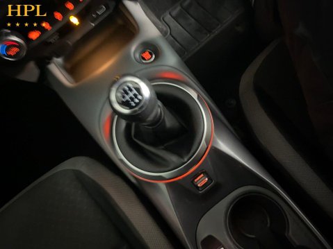 Nissan Juke 1.0 DIG-T N-Connecta SUV 5dr Petrol Manual Euro 6 (s/s) (117 ps) Alloys - A 16