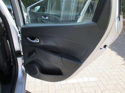Renault Clio 0.9 TCe Play Euro 6 (s/s) 5dr 43
