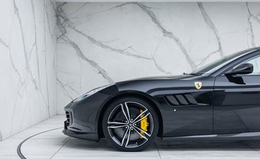 Ferrari GTC4 Lusso V12 35
