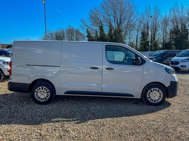 Toyota Proace MWB L2H1 [SOLD MM] Low Roof Icon Air Con Nav Sensors EURO 6 5