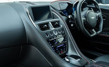 Aston Martin DBS Superleggera 16