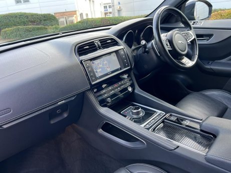 Jaguar F-Pace 2.0 D180 R-Sport Auto AWD Euro 6 (s/s) 5dr 29