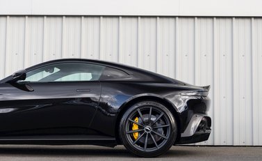 Aston Martin V8 Vantage 33