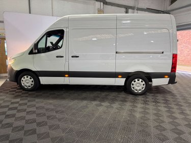 Mercedes-Benz Sprinter 2.0 Sprinter 315 Premium CDI MWB RWD 1