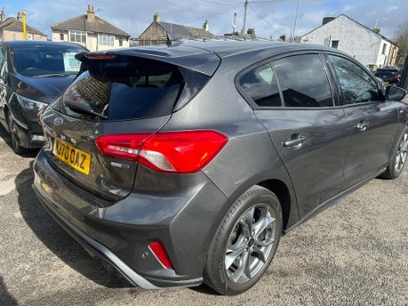 Ford Focus ST-LINE EDITION MHEV 9