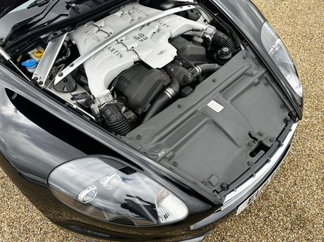 Aston Martin DBS V12 VOLANTE CARBON BLACK EDITION 80