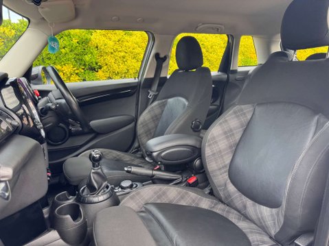 Mini Hatch 2.0 Cooper SD 5dr 31