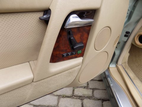 Mercedes-Benz SL Series 500SL-32 27