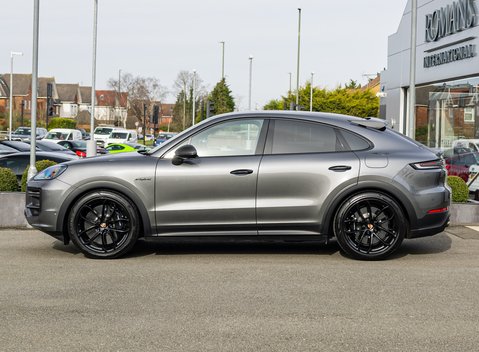 Porsche Cayenne TURBO E-HYBRID GT 3