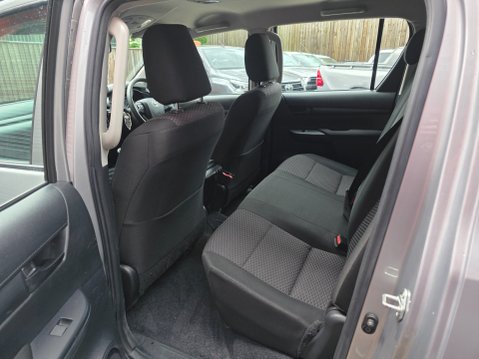Toyota Hilux ACTIVE 4WD D-4D DCB 14