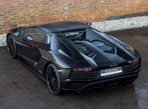 Lamborghini Aventador S LP740-4 Roadster 12