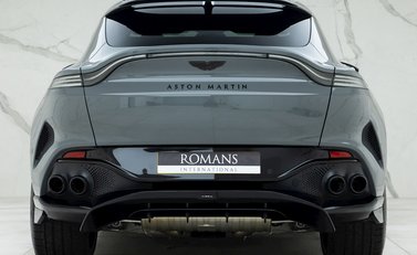 Aston Martin DBX 707 5