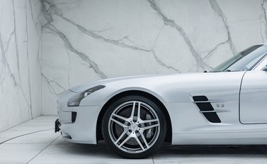 Mercedes-Benz SLS AMG 29