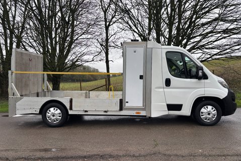 Peugeot Boxer 165ps BlueHDi 335 Drop & Go Low Floor Traffic Management - Toolbox 9