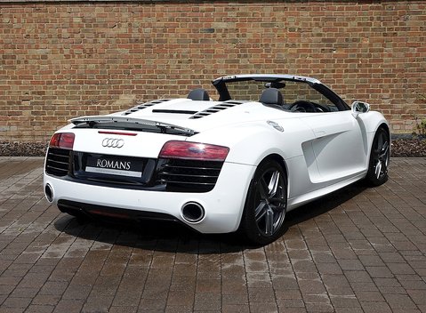 Audi R8 V10 Spyder 2