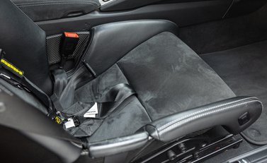 Porsche 911 GT2 RS Weissach (991) 17