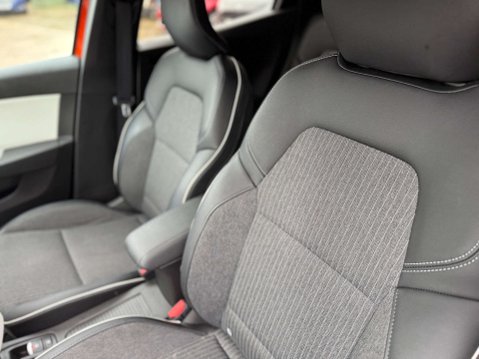 Renault Clio 1.6 Clio Techno E-Tech HEV Auto 5dr 64