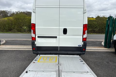 Citroen Relay 35 L2H2 Enterprise Panel Van with Tail Lift 13