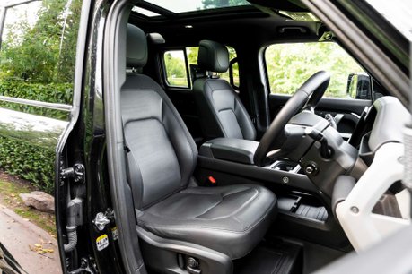 Land Rover Defender 110 X-DYNAMIC HSE. URBAN UPGRADES. REAR SCREENS. PANO ROOF. E/SUSPENSION. 8