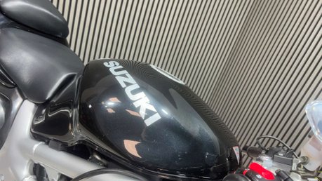 Suzuki SV650 2000 25K 1 OWNER PROJECT BIKE SPARES OR REPAIR 650CC A2 20